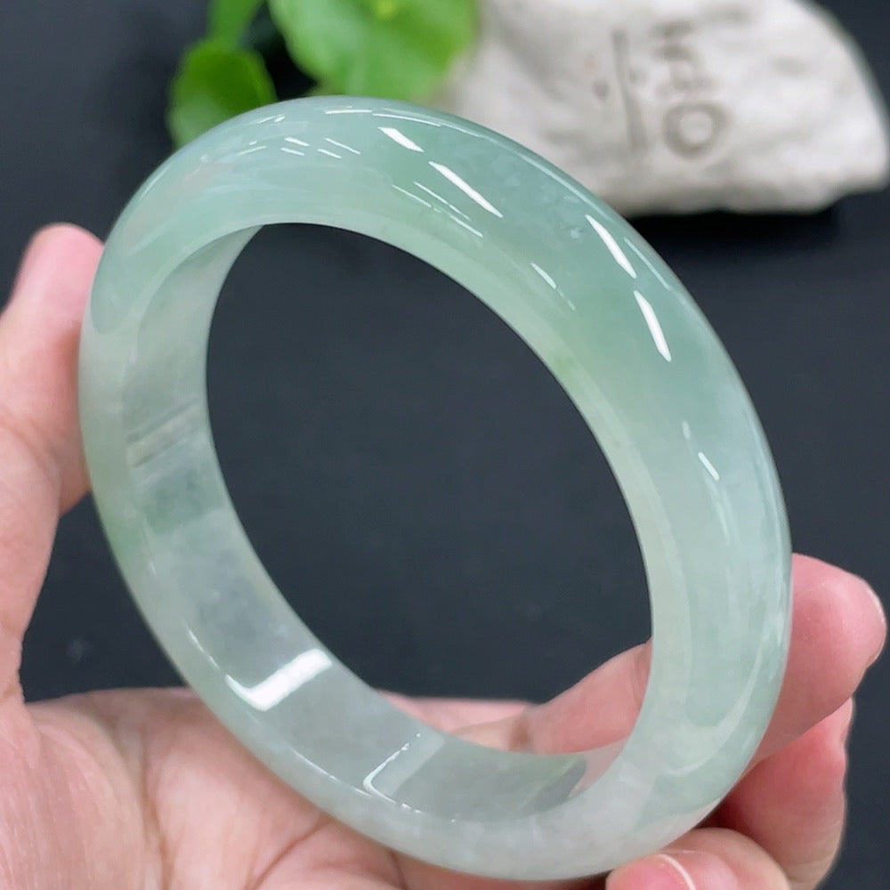 Jadeite round bracelet size 56.5mm total weight approx. 61.61g