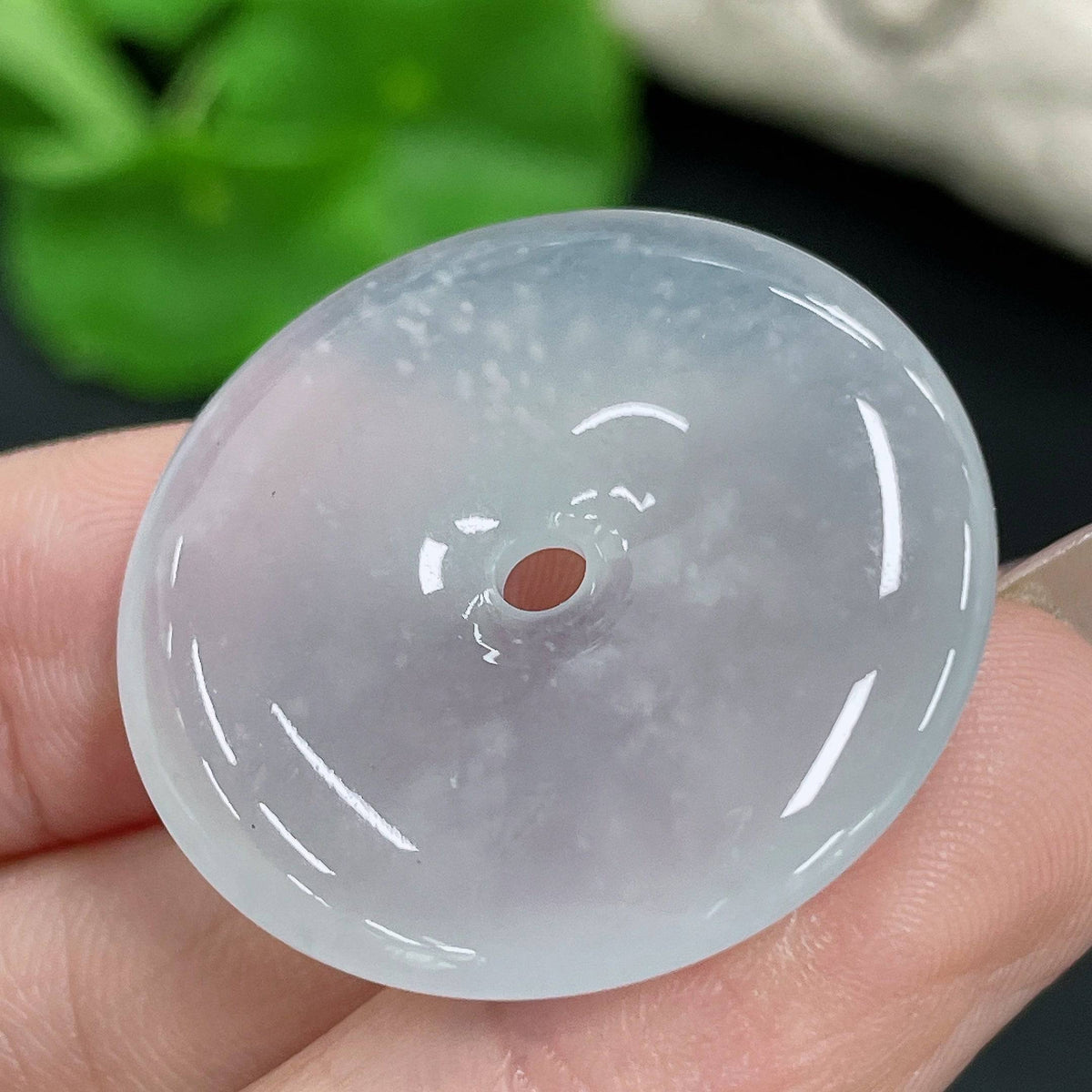 HUILIU HQ jadeite pendant with peace buckle, approximately 10.15g, featuring a smooth, polished green jade design.