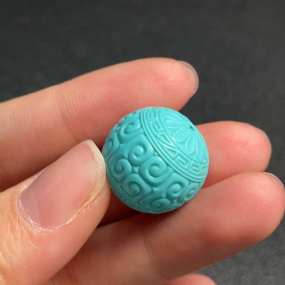 Huiliu certified turquoise gemstone pendant, 18.5mm size, featuring vibrant blue-green color and polished smooth surface.