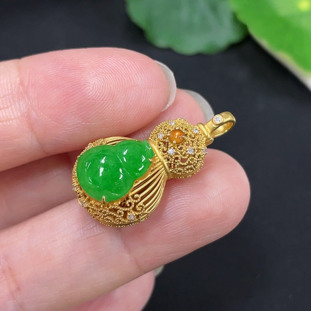 Jadeite Inlaid Pendant 18K Gold Total Weight Approx. 3.3g (With Diamond Accents)