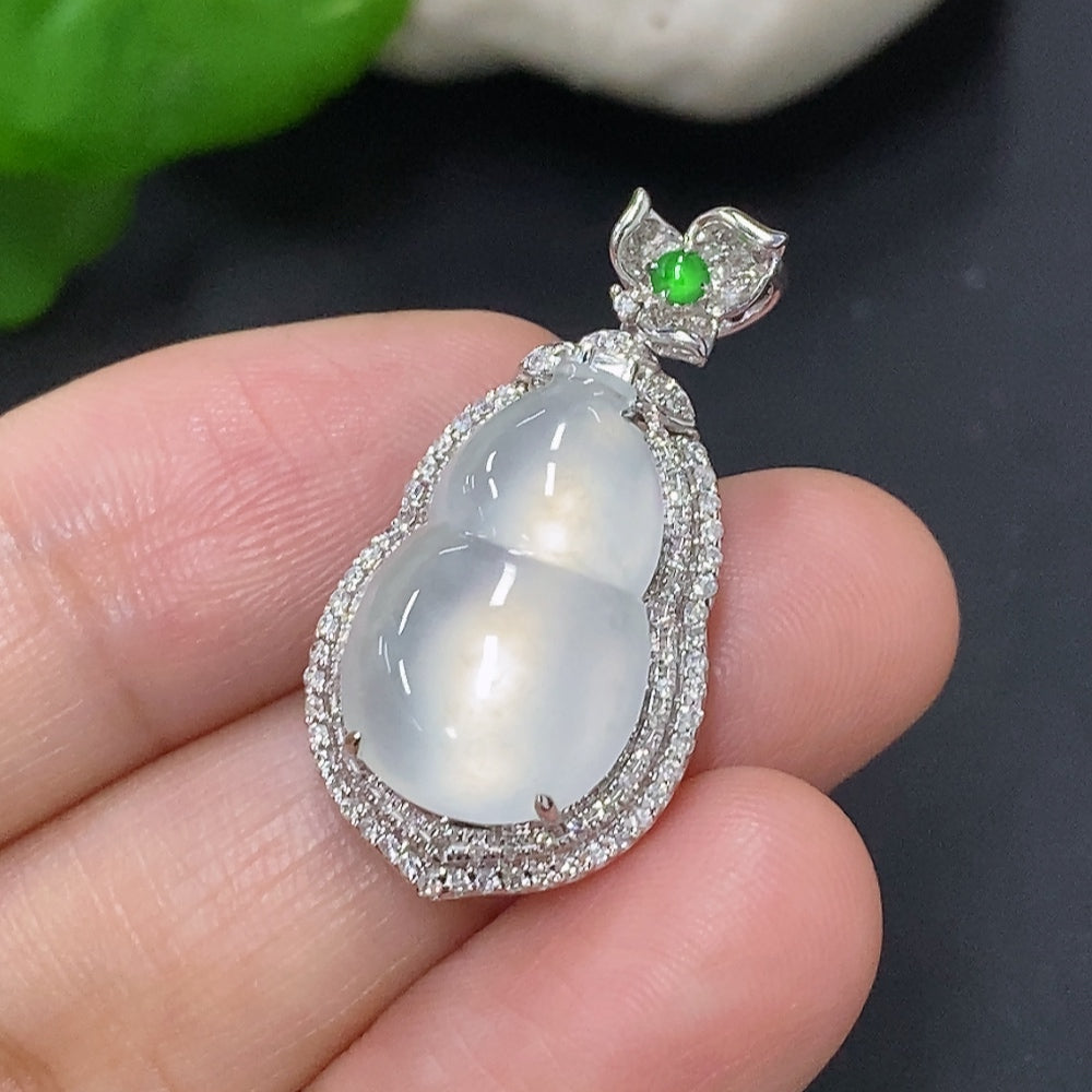 Jadeite Gourd Pendant with 18K Gold, Total Weight Approx. 4.1g (Accented with Diamonds)