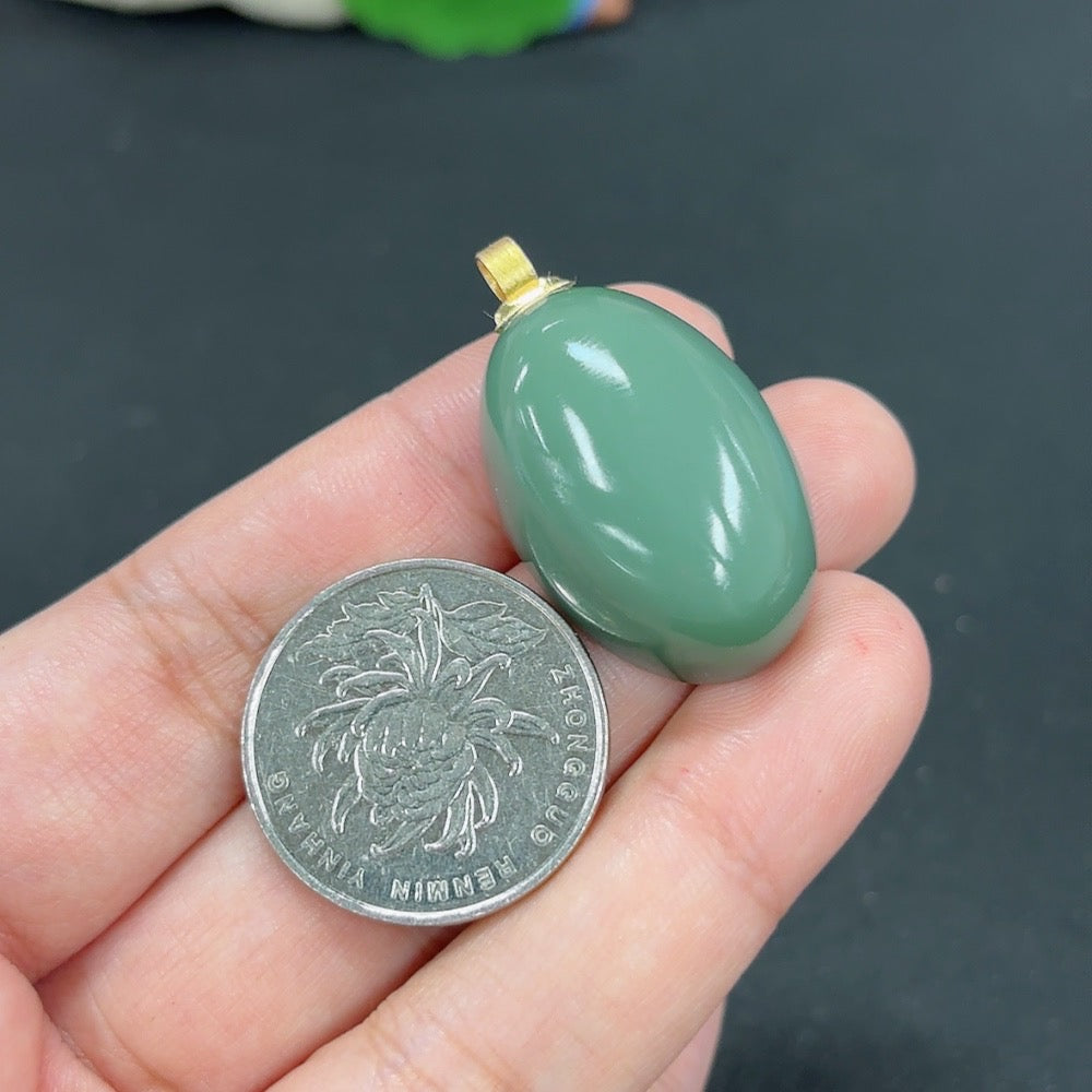 Hetian jade inlaid pendant with 18k gold, weighing approximately 12.7g, featuring intricate jade craftsmanship and gold accents.