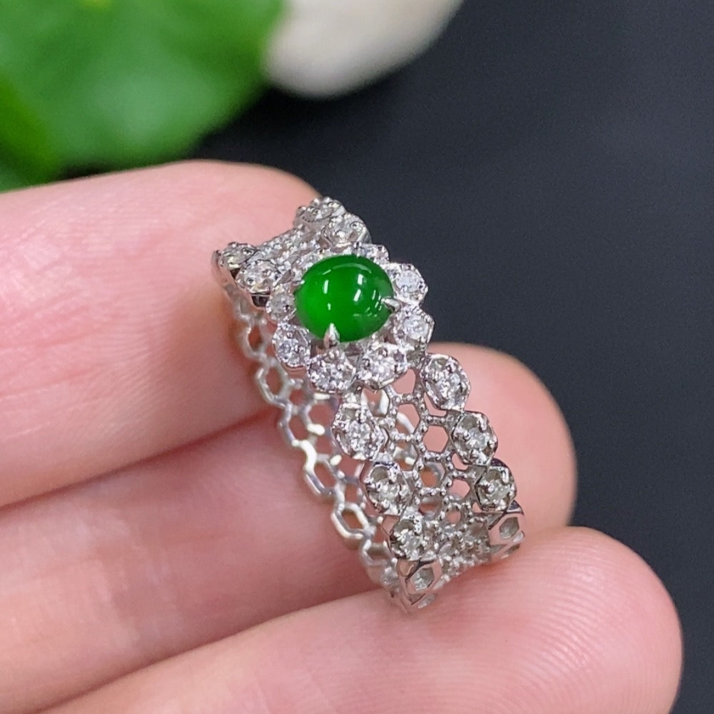 Jadeite Cabochon Ring with 18k Gold, Total Weight Approx. 2.7g, Size 13, Accented with Diamonds