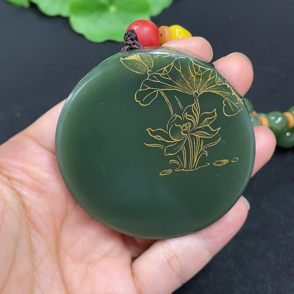 HKHQ Hetian Jade Avalokitesvara pendant with matching beads, weighing 157.4g including chain, crafted from high-quality jade.