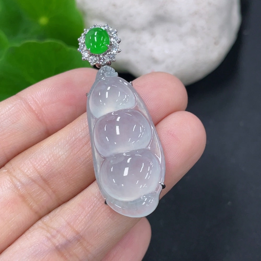 Jadeite Inlaid Lucky Bean Pendant 18k Non-Diamond Total Weight Approx. 7.5g