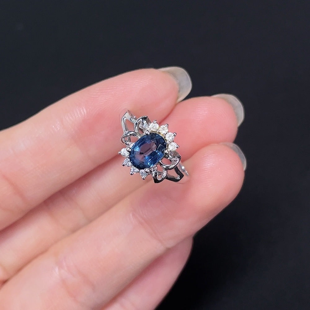 18k gold sapphire inlaid ring by HKHQ, size 14 with intricate design and a total weight of 2.24g, showcasing elegant craftsmanship.