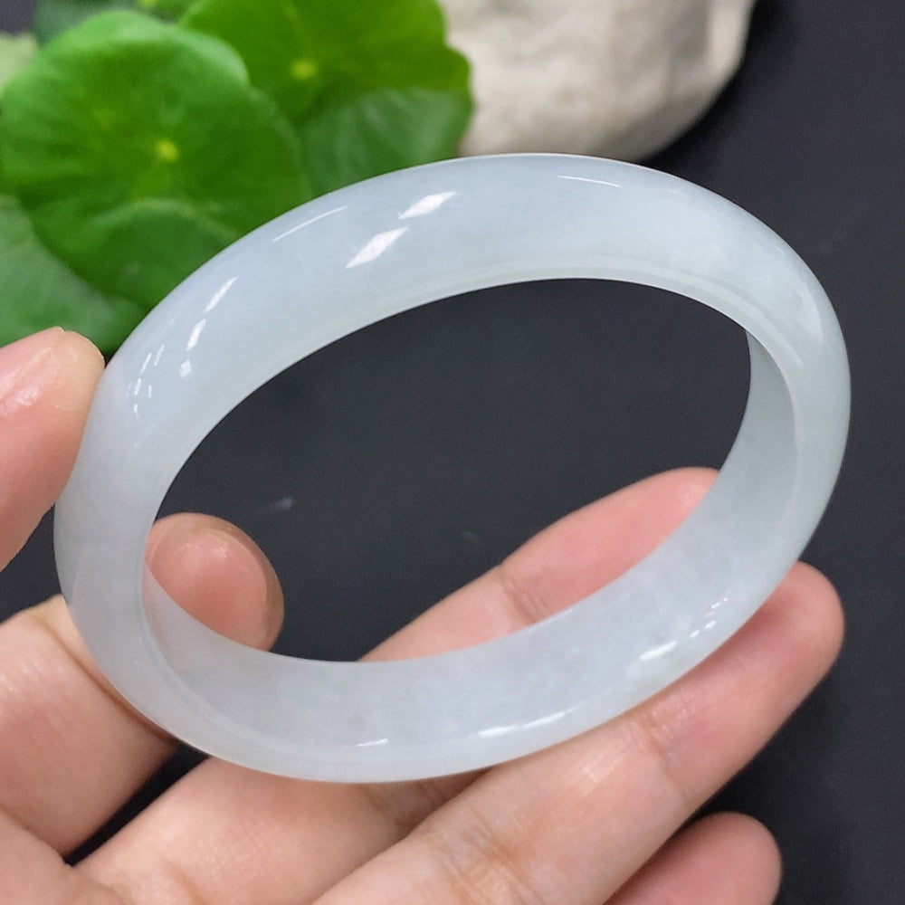 Huiliu Jadeite Concubine Bracelet with 47.8cm length, featuring smooth green jade stones, certified by Huiliu HQ.