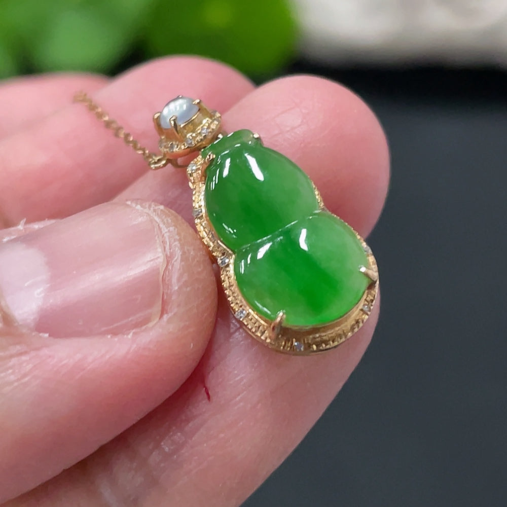 Jadeite Gourd Inlaid Pendant Collarbone Chain, 18k Gold Inlaid with Diamond, Total Weight Approx. 2.15g
