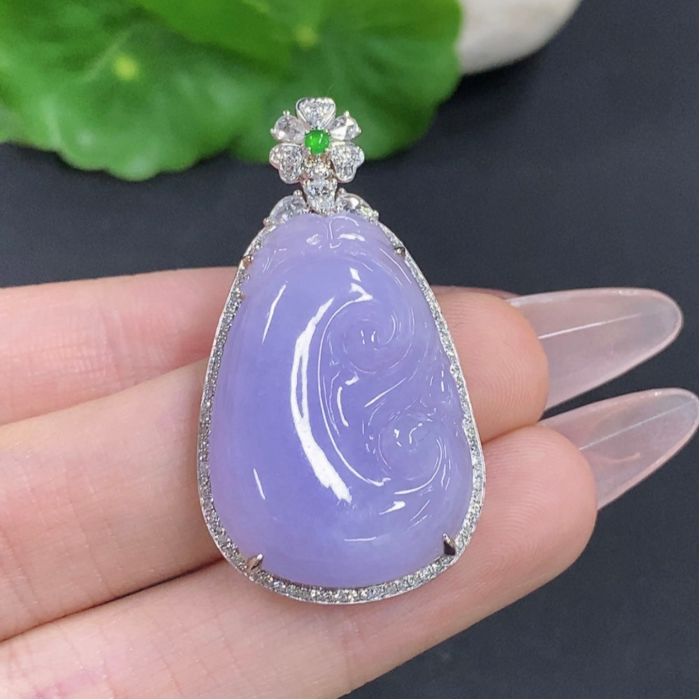 Jadeite Ruyi Pendant 18k Gold Total Weight Approx. 10g with Diamond Accents