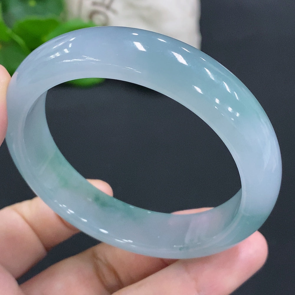 翡翠ラウンドバングル サイズ56.7 総重量約63.5g【総額:23,759米ドル】