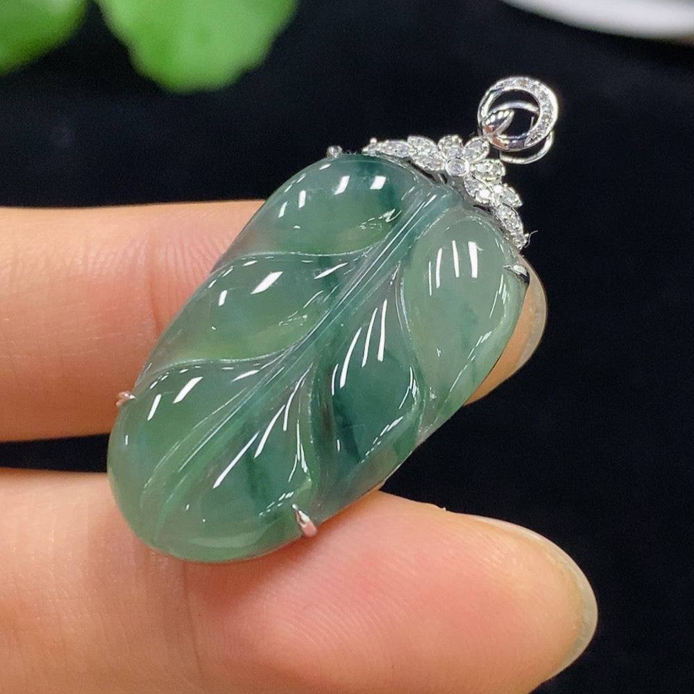 Jadeite leaf inlaid pendant with 18k gold and diamond accents, crafted by HUILIU HQ, weighing approximately 4.65 grams.