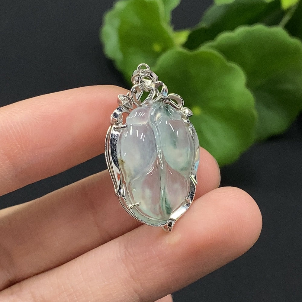 Jadeite leaf pendant in 18K gold from HKHQ, showcasing a detailed jade leaf design weighing approximately 3.34g.