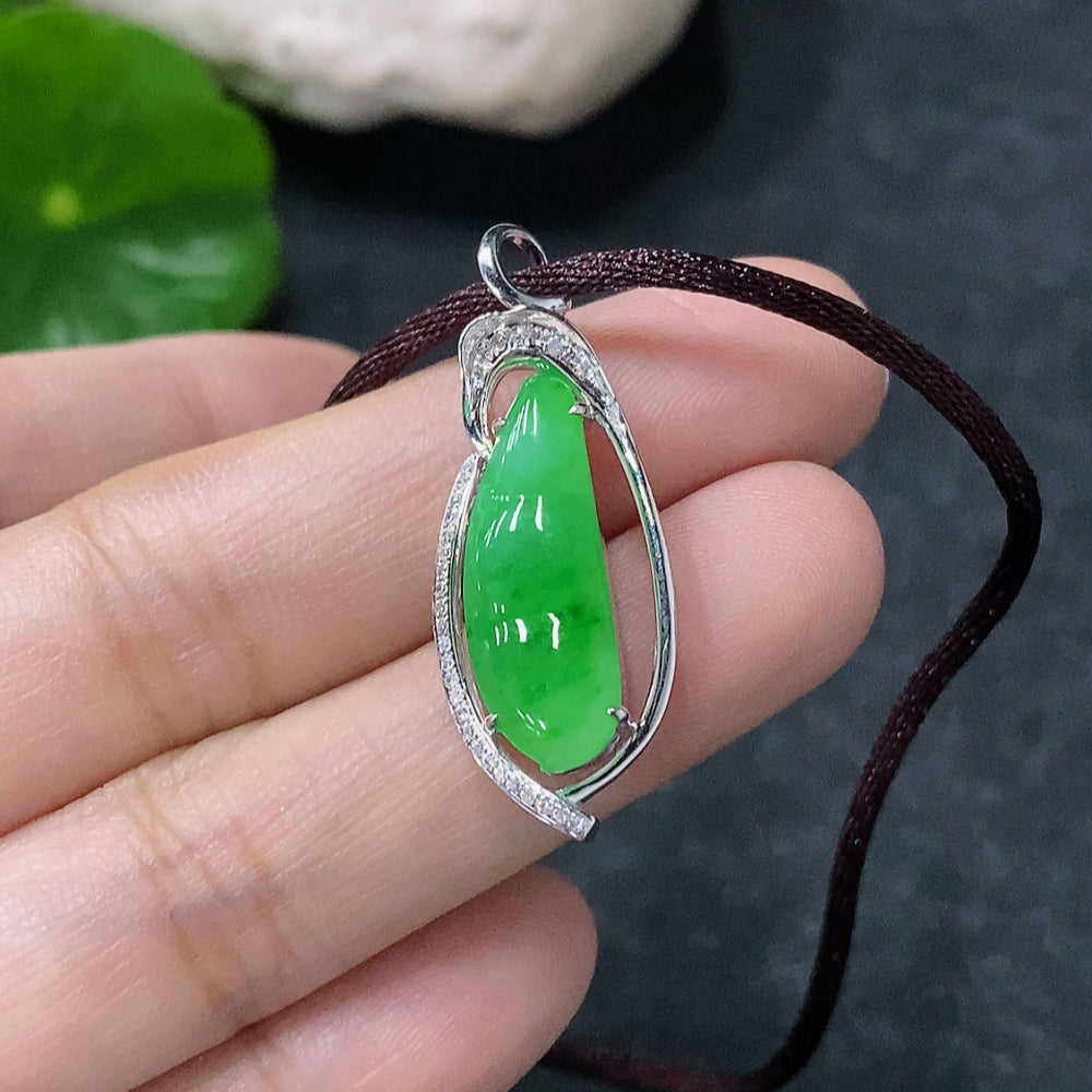 Jadeite Inlaid Lucky Bean Pendant No Mark Surface Gold Content Au75% Diamond Accent Total Weight Approx. 3.87g with Rope