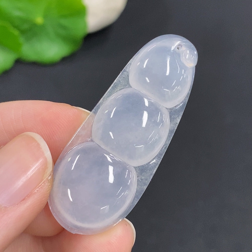 Jadeite Lucky Bean pendant from HUILIU HQ featuring a smooth green jade gemstone, weighs approximately 8.7 grams.