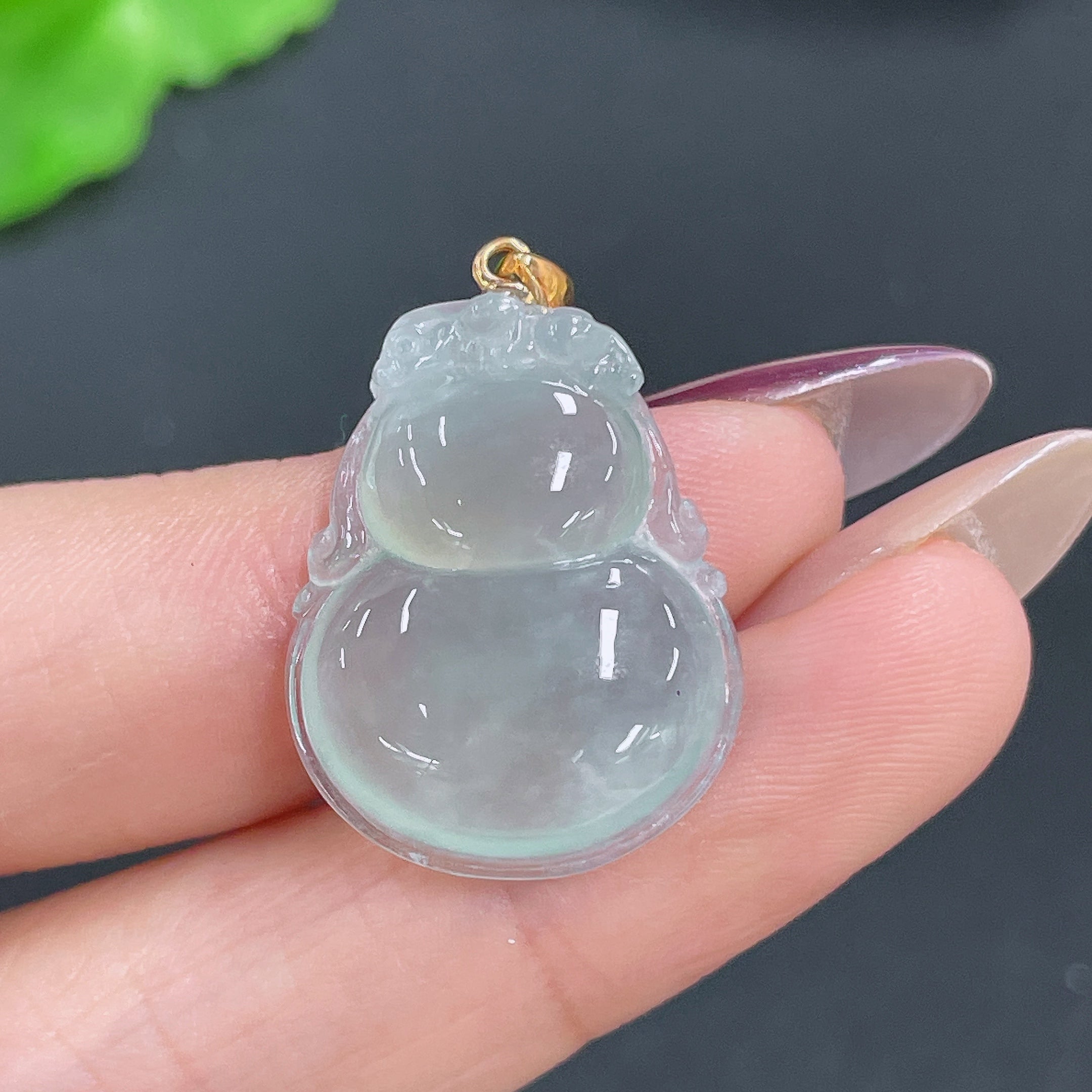 Jadeite Pendant Gourd with 18k Bail Total Weight Approx. 3.94g
