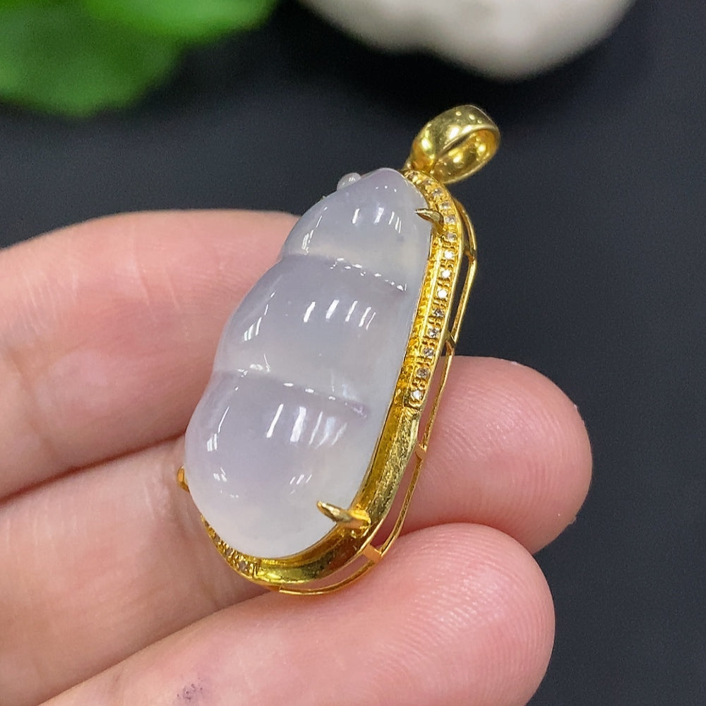 Jadeite Auspicious Bean Pendant with 18K Gold, Total Weight Approx. 3.7g (Diamond Accents)