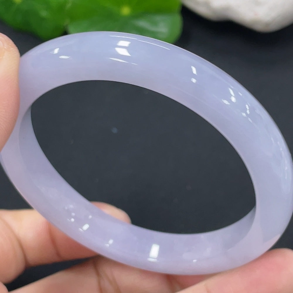HUILIU HQ jadeite concubine bracelet with green jade beads, size 54.2/48.2mm, weighing approximately 36.28g.
