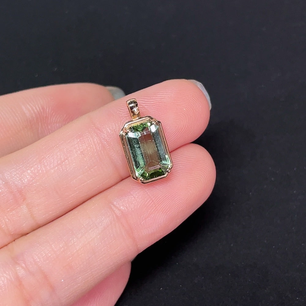 Tourmaline Inlaid Pendant 18K Gold