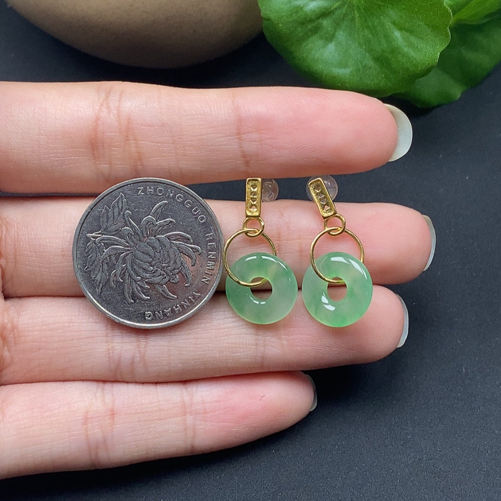 Jadeite inlaid earrings with peace knot design in 18k gold, featuring detailed craftsmanship and a total weight of 2.57g.
