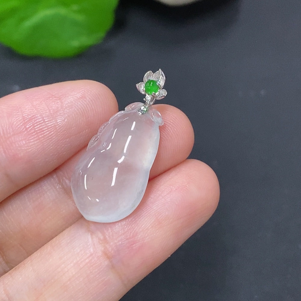 Jadeite Fu Gua Pendant with 18K Gold Clasp, Total Weight Approx. 2.9g (Non-Diamond)