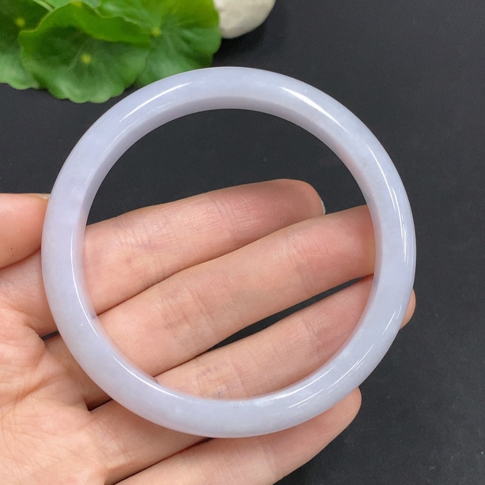 Huiliu certified jadeite round bangle showcasing smooth, polished green jade with a glossy finish and elegant circular shape.