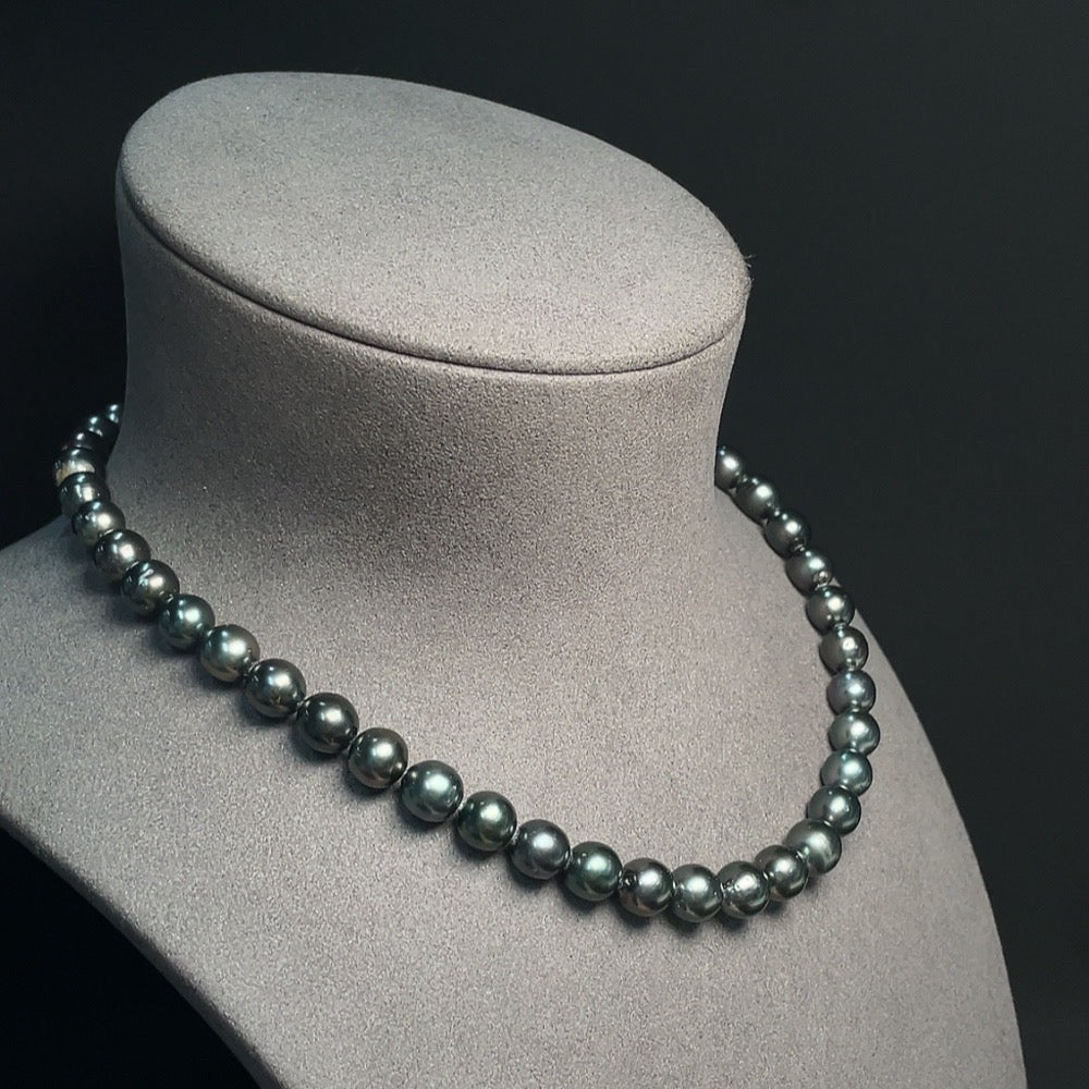 Seawater pearl strand with 8.6mm pearls in non-gold setting, weighing about 43.54g, by HKHQ, showcasing lustrous round pearls.