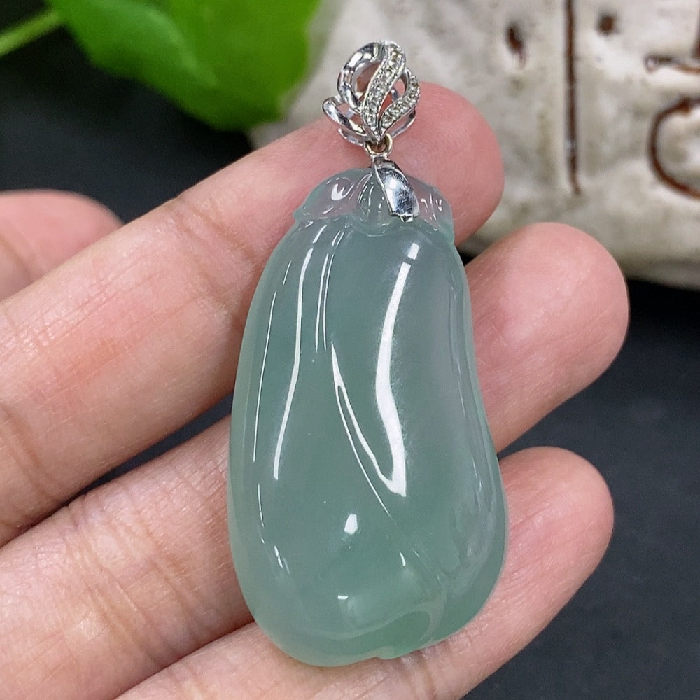 Jadeite pendant in blessing melon shape with 18K gold and diamond accents, showcasing intricate jewelry craftsmanship.