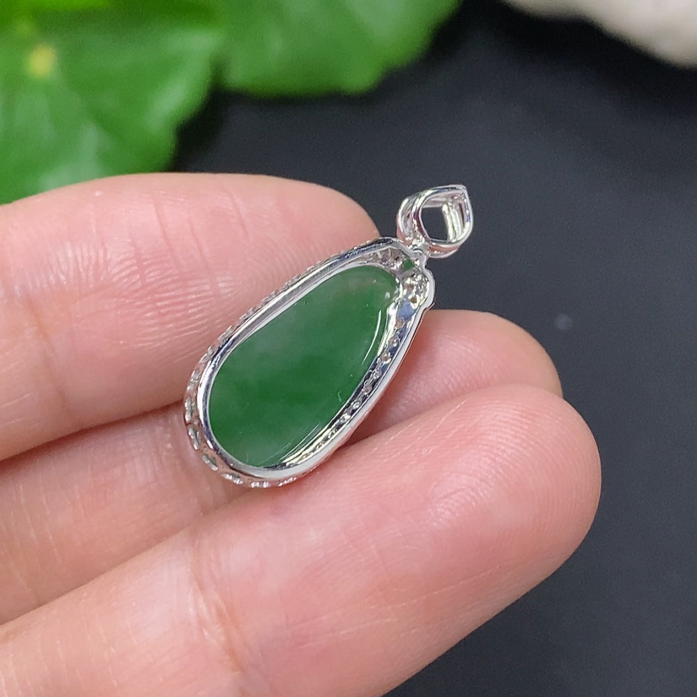 Jadeite Lucky Bean Pendant in 18K Gold, Total Weight Approx. 1.9g (with Diamond Accents)