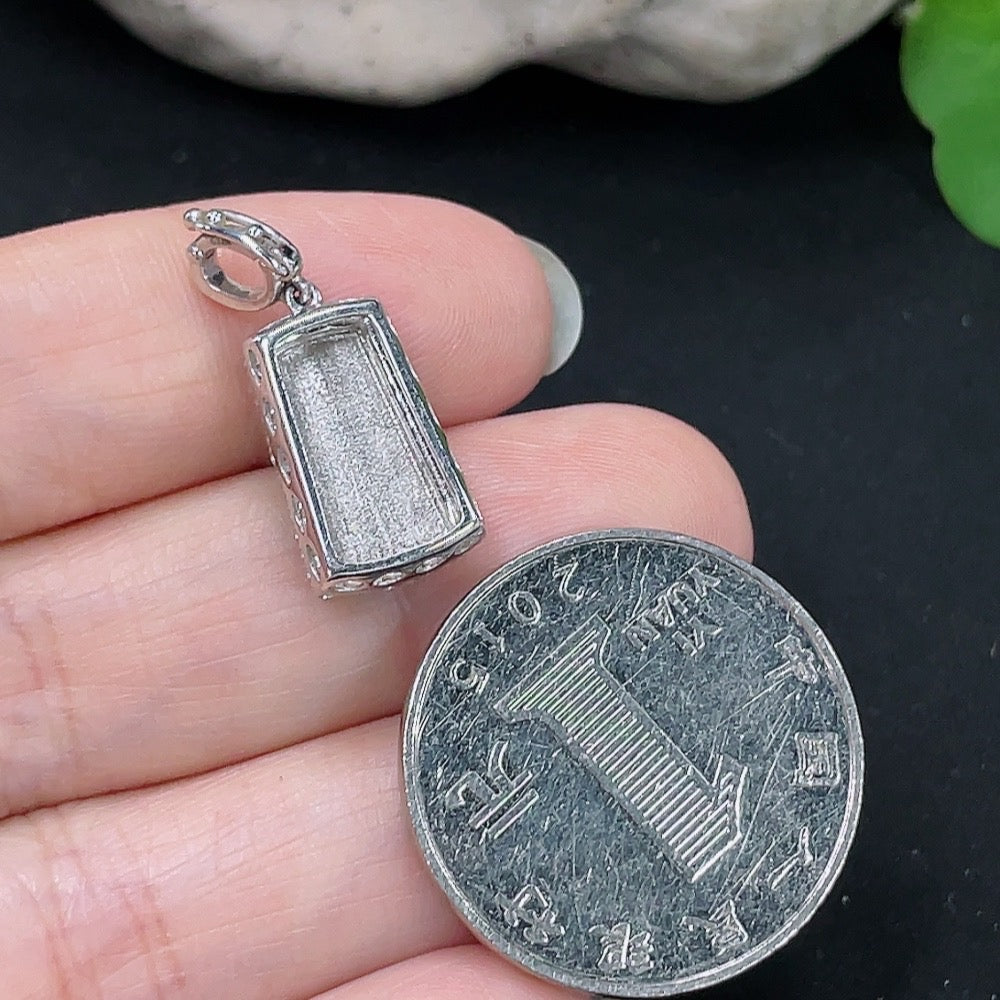 Jadeite Plain Pendant Mounting Pendant 18K Gold with Diamond Total Weight Approx. 2.15g