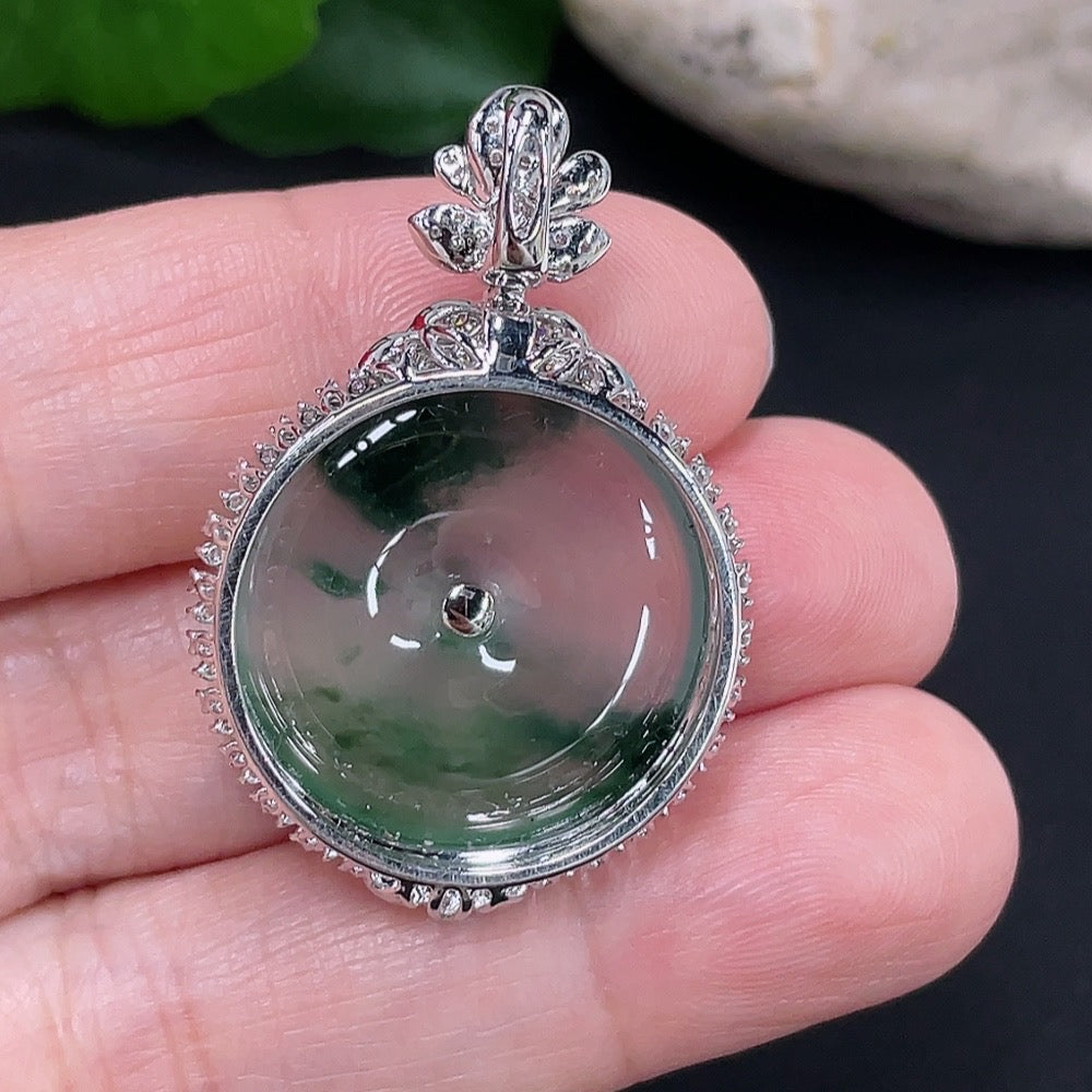 Jadeite Peace Knot Pendant with 18K Gold and Diamond Accents, Total Weight Approx. 6.4g