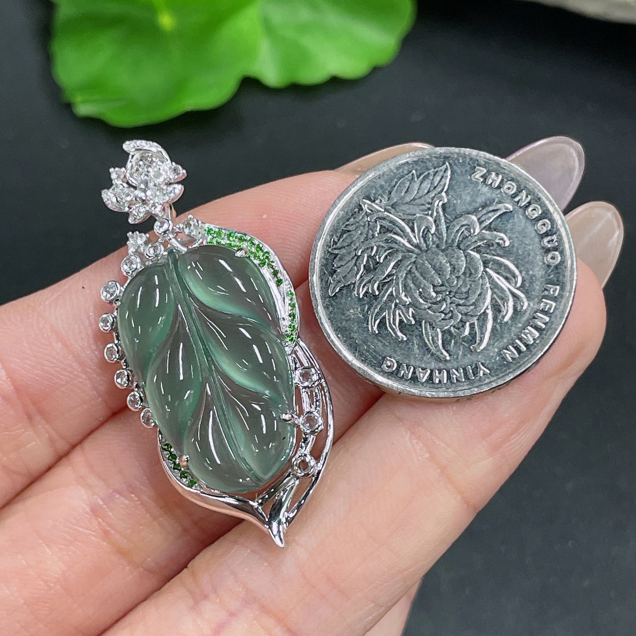 Jadeite Pendant Leaf 18k Gold Inlaid with Diamond Colorless Total Weight Approx. 6.7g