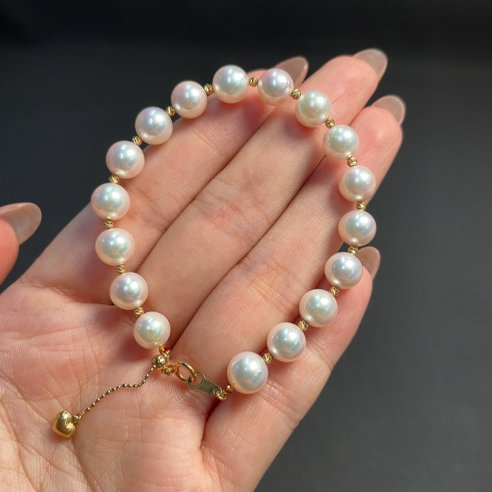 Seawater pearl bracelet with red mark, 18k gold accents, on non-gold string, featuring 7.1mm pearls, weighing 10.15g.