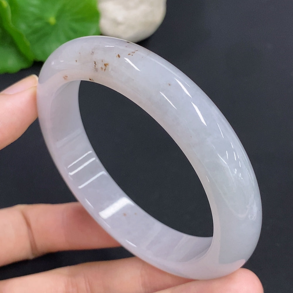 HKHQ Jadeite round bangle in size 57.7, weighing 61g, featuring smooth jadeite surface and elegant circular design.