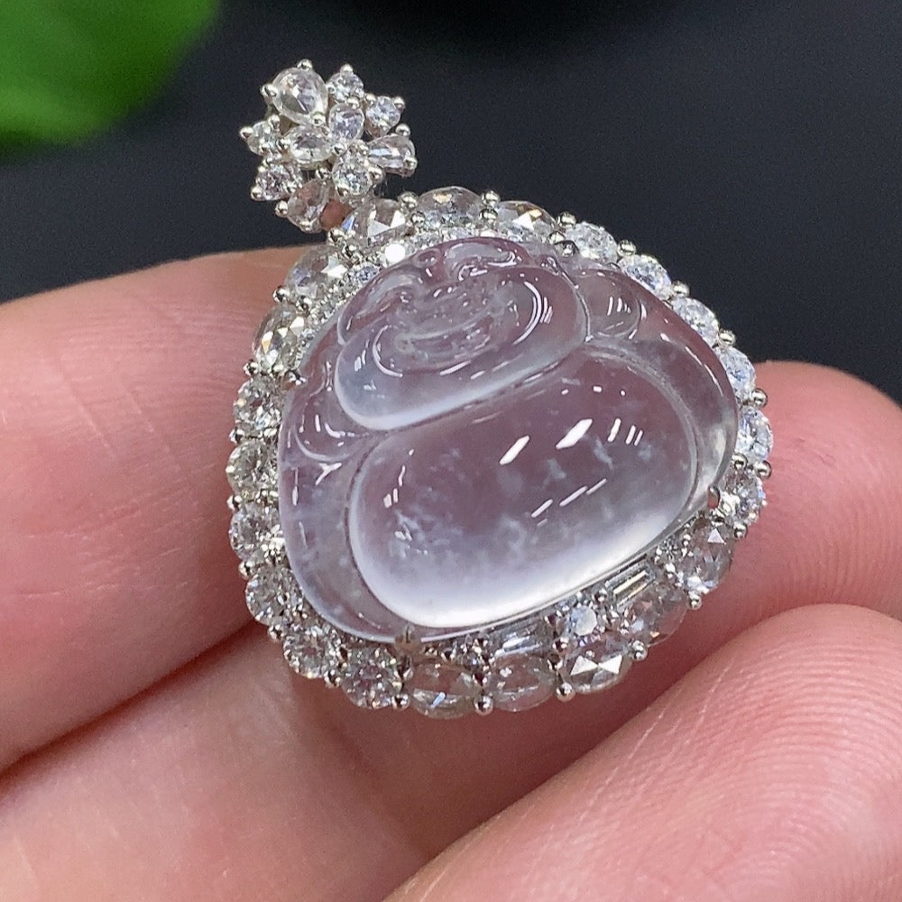 Jadeite Buddha pendant with 18K gold setting, accented with diamonds, crafted by HUILIU HQ, weighs approximately 4.3 grams.