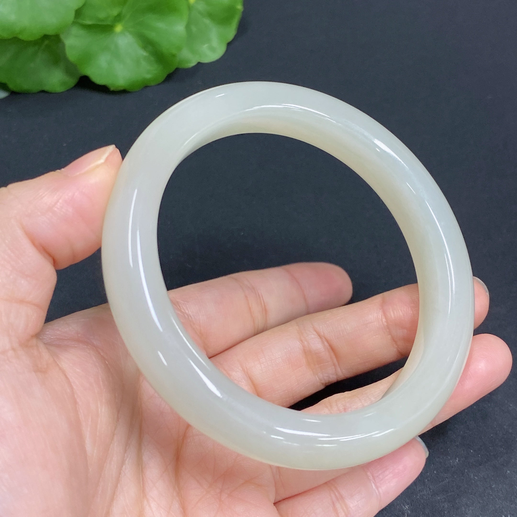 Hetian Jade Round Bracelet Size 61.1 Total Weight Approx. 62g