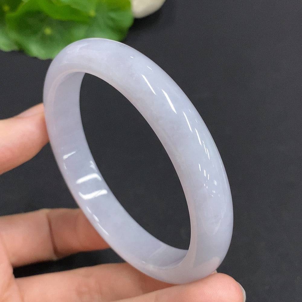 Huiliu Jadeite round bangle made of green jade, certified by Huiliu, showcasing smooth, polished surface and circular design.