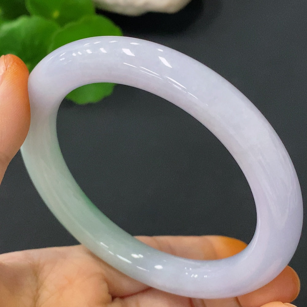 Huiliu certified jadeite round bangle, smooth and polished, showcasing a vibrant green hue and traditional craftsmanship.
