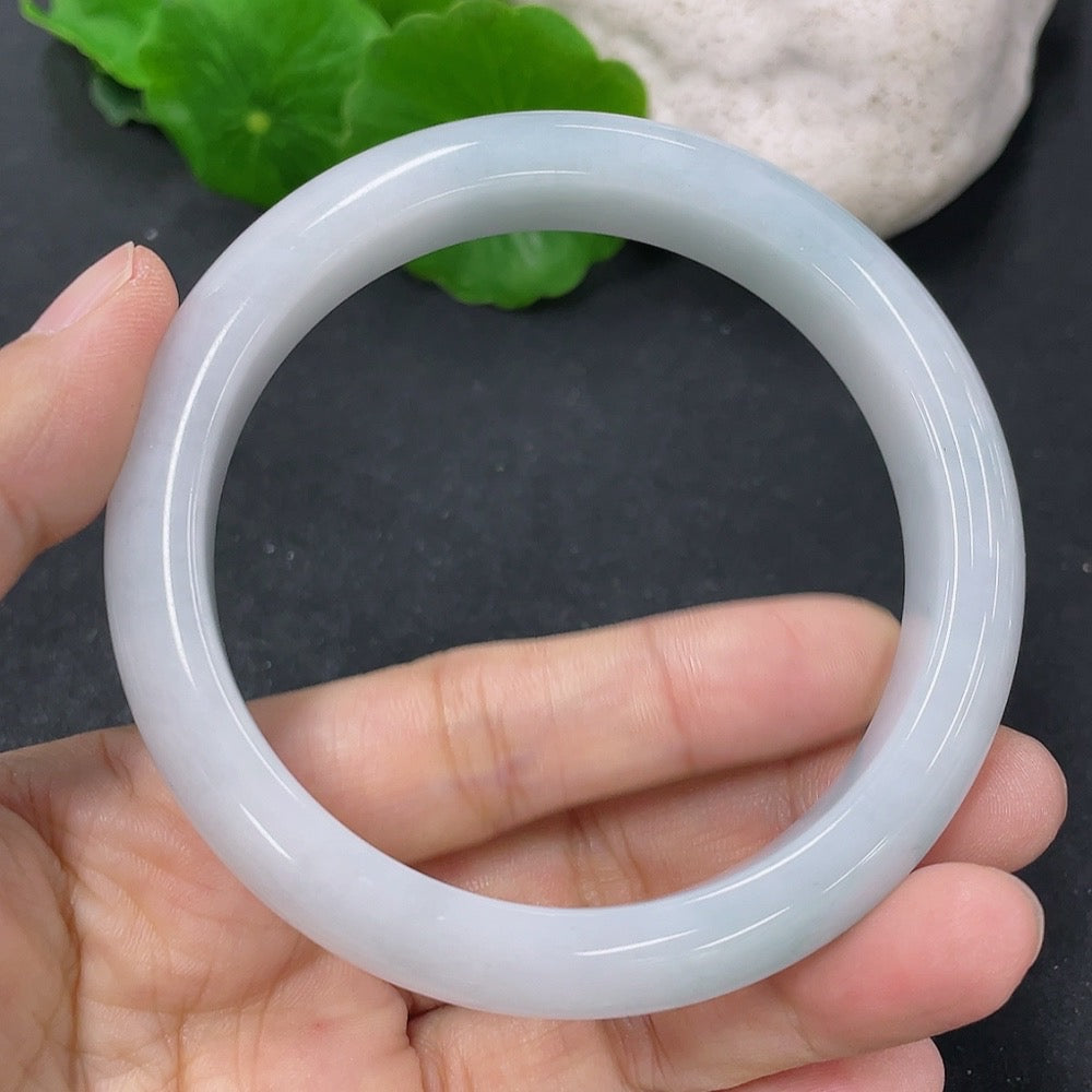 Jadeite round bracelet with 58.2mm diameter, weighing approximately 58.86g, showcasing smooth green jade beads.