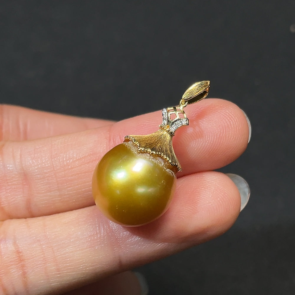 Seawater Pearl Pendant with 18K Gold, Approximately 14.6mm, Color Origin Undetermined, Accented with Diamonds