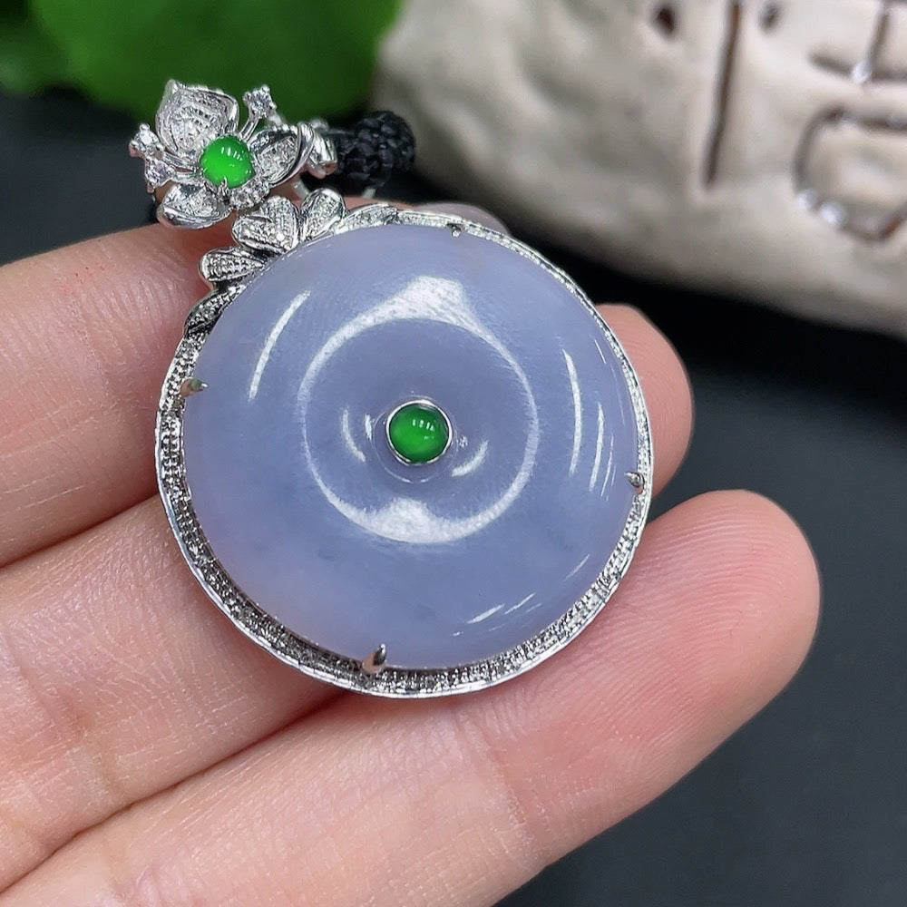 Jadeite Inlaid Peace Pendant with 18K Main Body and Non-Gold Cord, Total Weight Approximately 11.82g