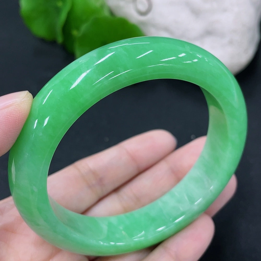 HKHQ jadeite round bangle in size 55.8, weighing 65.83g, featuring a smooth, polished surface and vibrant green color.