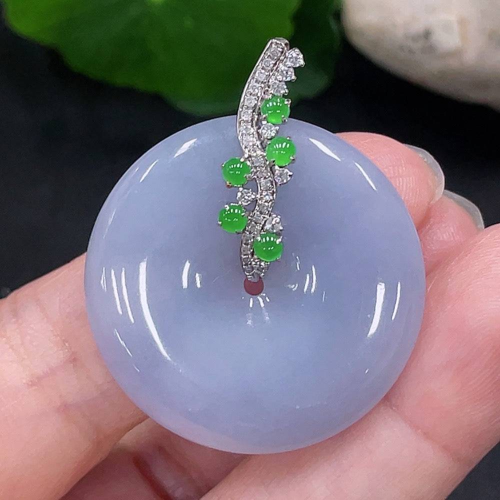 Jadeite safety buckle pendant with 18K gold and diamond accents, crafted by HUILIU HQ, weighing approximately 10.7 grams.
