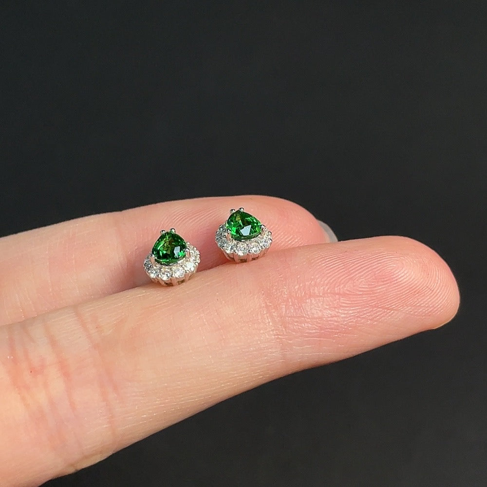 Garnet stud earrings in 18k gold, total weight approximately 1.43g, accented with diamonds