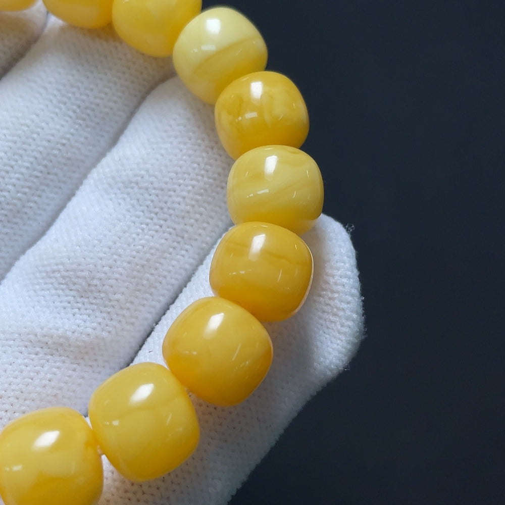 Amber beeswax bracelet with 10.6mm beads, weighing approximately 14.44g, featuring natural amber hues from HKHQ.