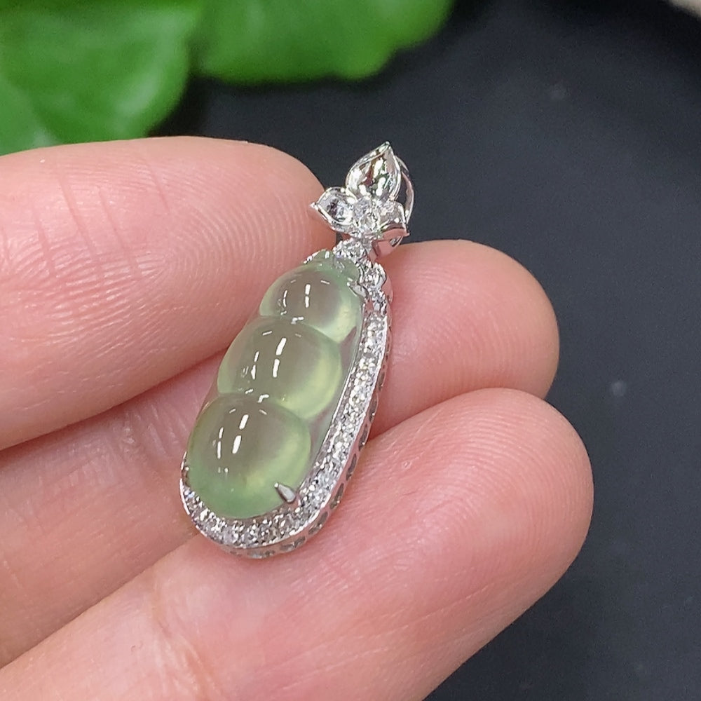 Jadeite Auspicious Bean Pendant with 18K Gold, Total Weight Approx. 2.1g (Accented with Diamonds)