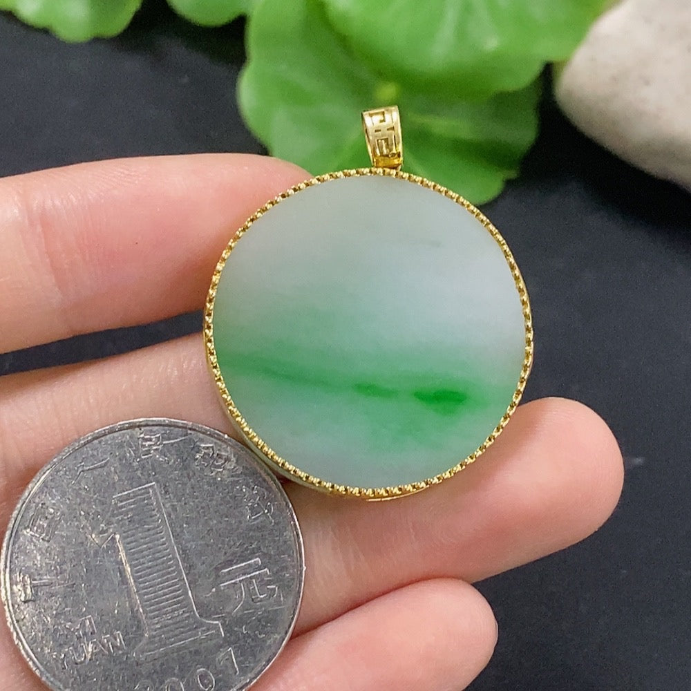 Jadeite Plain Pendant Pendant in 18k Gold