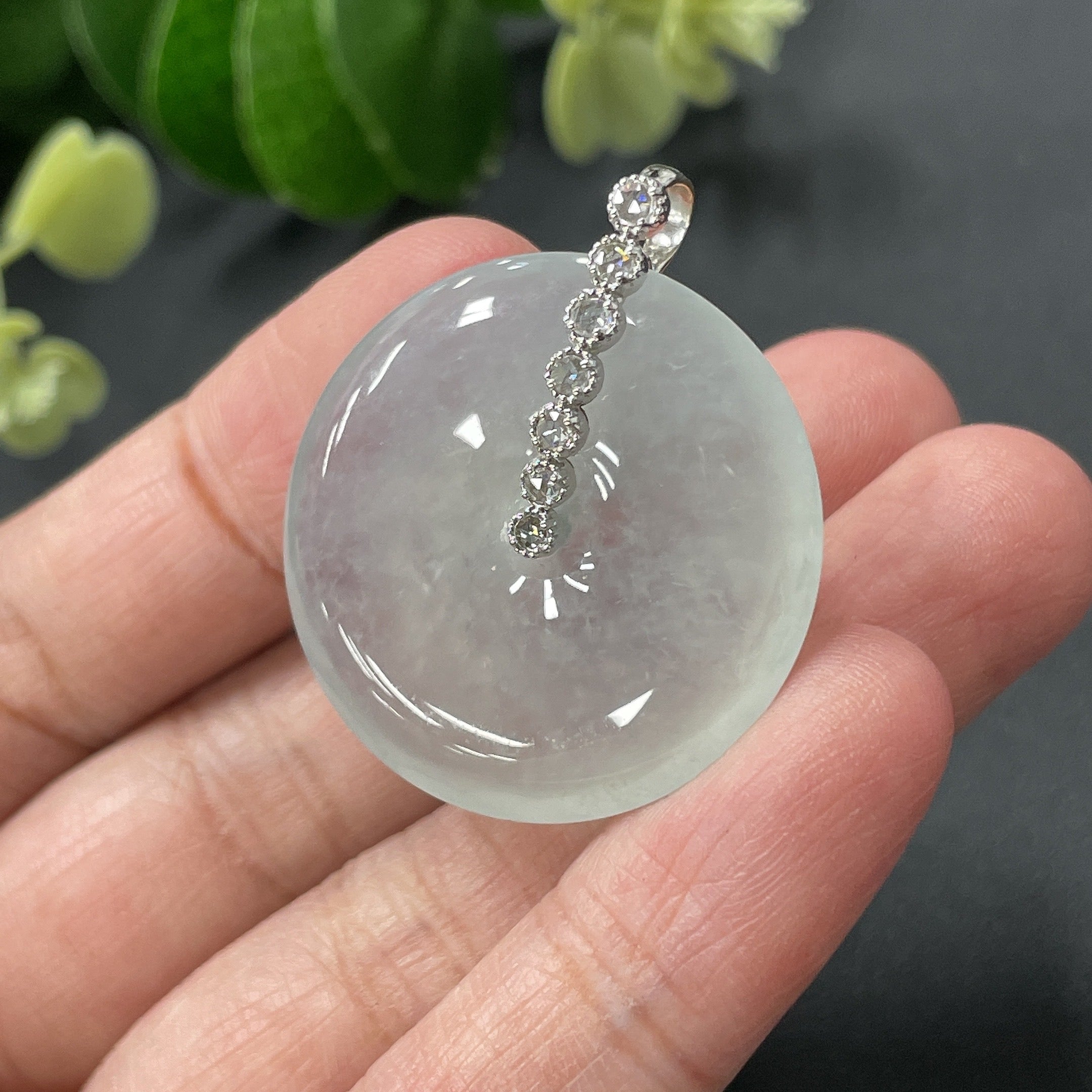 JadeitePeace Pendant with 18K Gold Clasp, Total Weight 9.8g