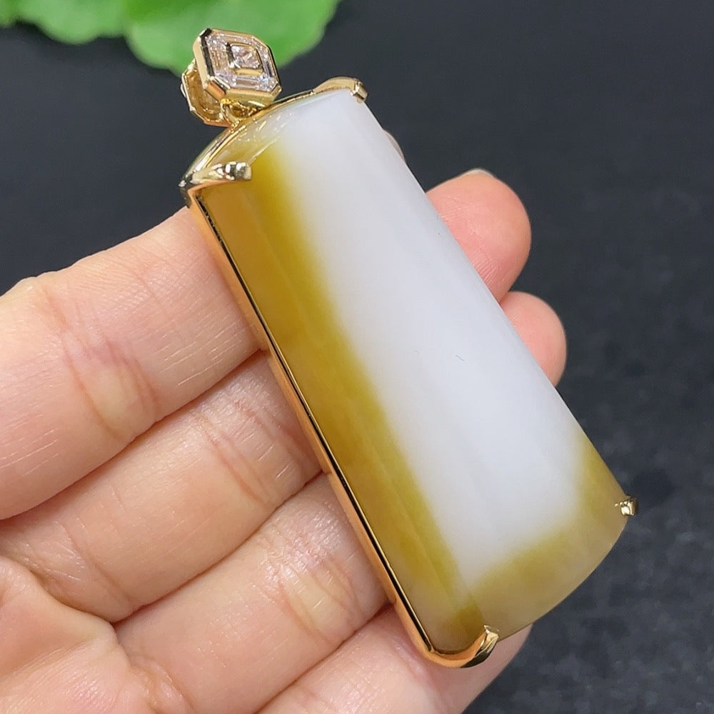 Hetian jade pendant with 18k gold inlay, plain design, weight 36.8g, non-diamond, crafted by HKHQ.