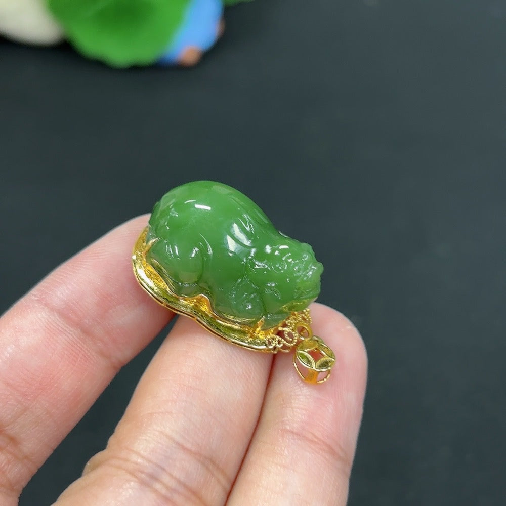 Green Hetian Jade Auspicious Beast Pendant in 18K Gold