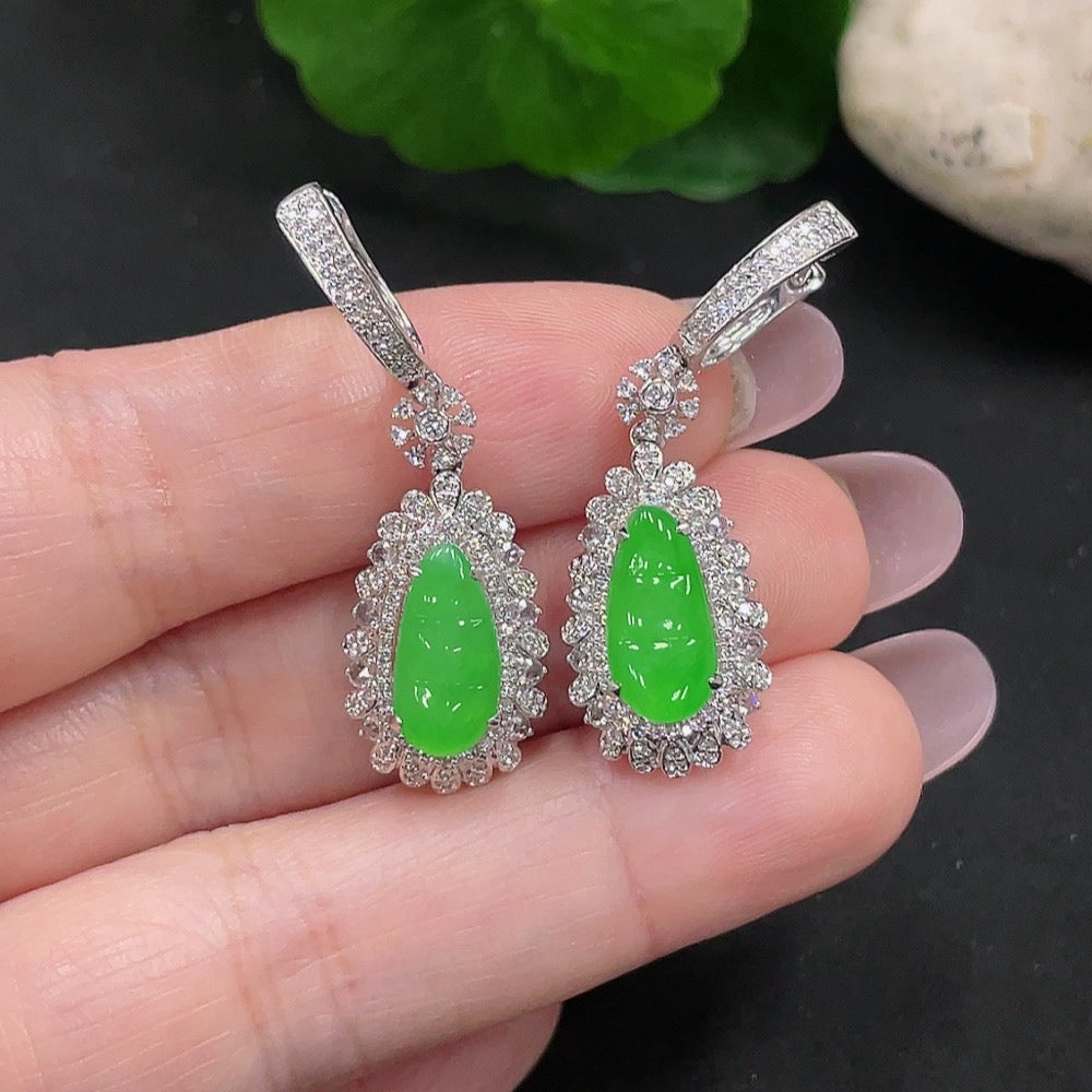 Jadeite auspicious bean inlaid earrings with 18K gold setting, featuring a large jade jade stone, weight approximately 6.9g.